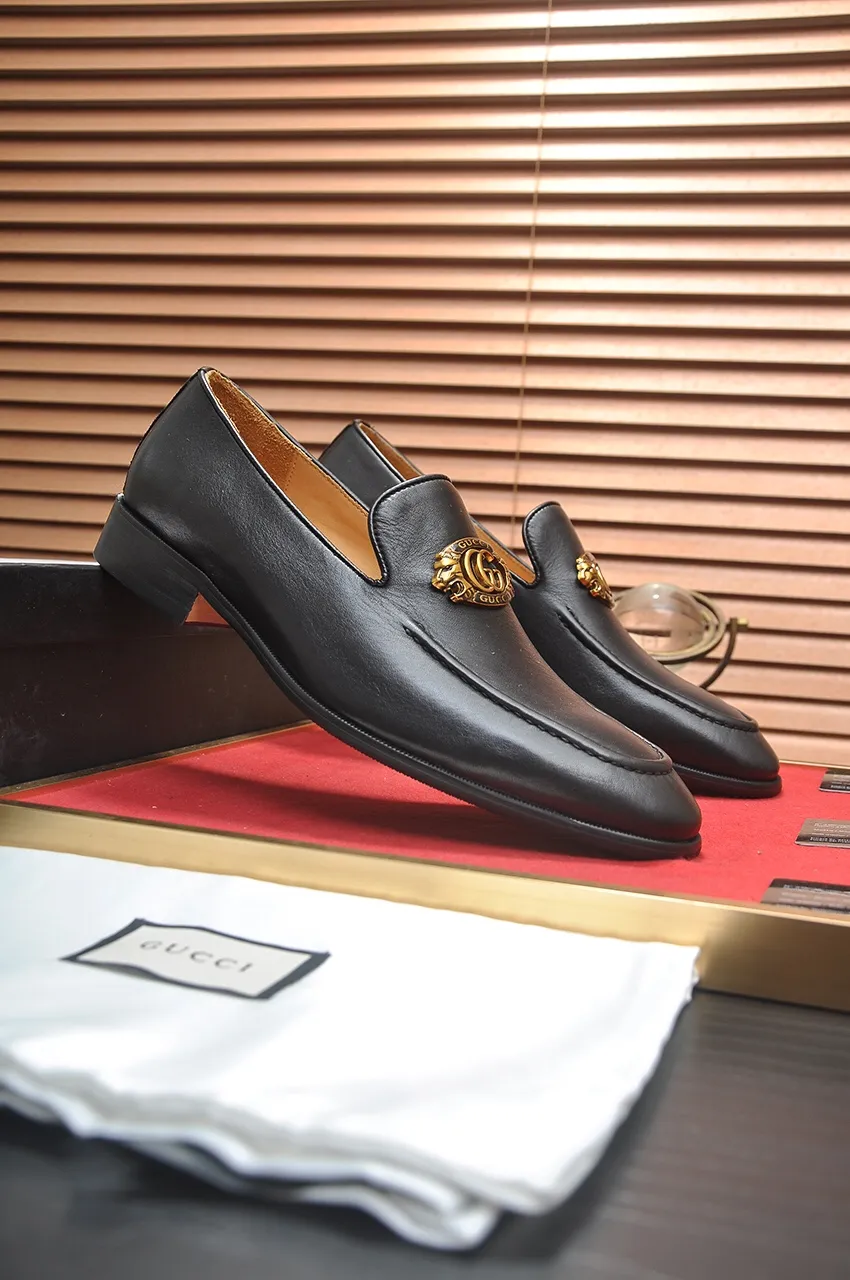 Men's shoes💰500💶Italy's top luxury men's shoe giant (GUCCI) (Gucci) (full cowhide lining) new arrival🍃Original European style🔰 Pleasant to the eye😍In order to make the shoes more durable and non-deformable🌀The production continues to follow traditional methods but there is still no lack of innovation💪Choose original sheepskin for the leather♻️ Smooth and natural And extra bright ⭐Made of imported cowhide, the first choice of rich people 38-45 (45 customized)